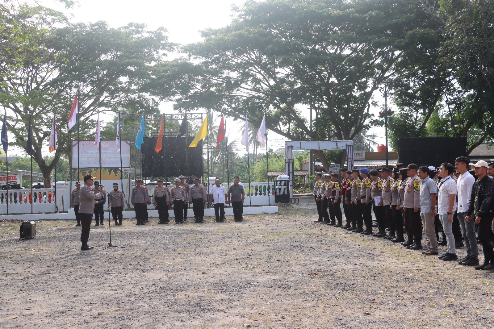 120 Personil Polres Lampung Selatan Diterjunkan Penetapan Dan Pengundian Nomor Urut Calon Bupati di KPUD