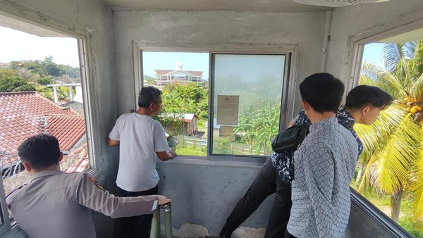 Napi Rela Kabur Loncat dari Tower Pos Jaga di Pesisir Barat Lampung