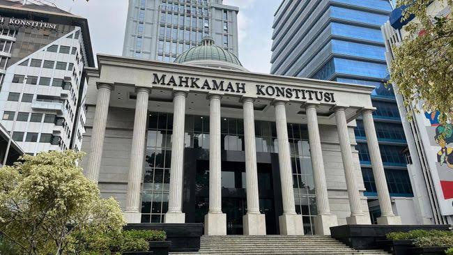 Berita Utama: Gugatan di Mahkamah Konstitusi Mengupayakan Batas Masa Jabatan Dua Periode untuk Anggota DPR