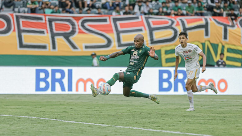 Persebaya Tumbangkan Persija Jakarta Dengan Skor 2-1