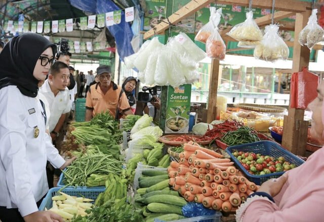 Pastikan Stabilitas Harga, Jihan Nurlela Pantau Pasar Tradisional Kangkung