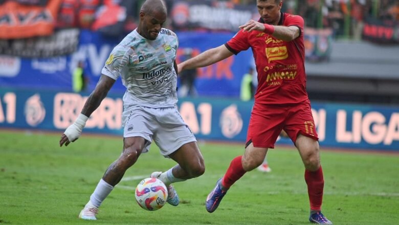 Persija Gagal Menang, Persib Bangkit di Babak Kedua
