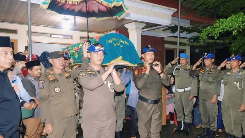 Wabup Lampung Tengah Hantarkan Jenazah Pj. Sekda Kusuma Riyadi ke Rumah Duka