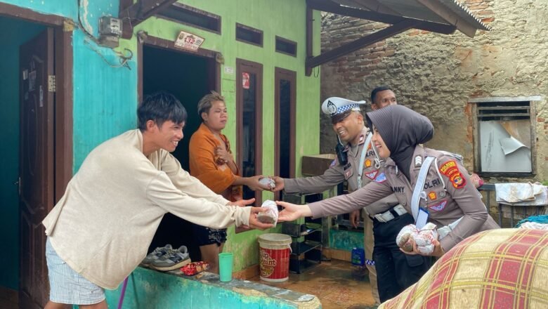 Polresta Bandar Lampung Terjun ke Lokasi Banjir, Bantu Warga dan Berikan Bantuan