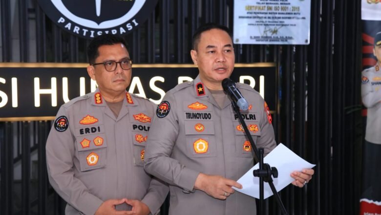 Kapolri Beri Santunan untuk Tiga Polisi Gugur dalam Tugas