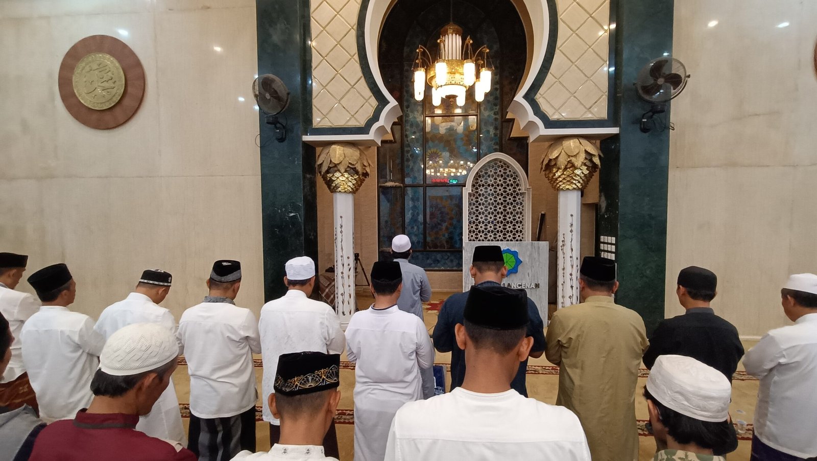 Sholat Terawih Berjamaah di Masjid Klangenan Pringsewu, Foto : (Ilham/sumber daya media)