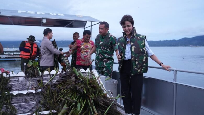 Kasad Tinjau Pembersihan Danau Tondano dengan TNI AD