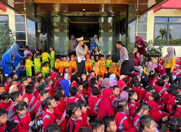 442 Anak TK di Way Kanan Dapat Edukasi Lalu Lintas dari Polisi